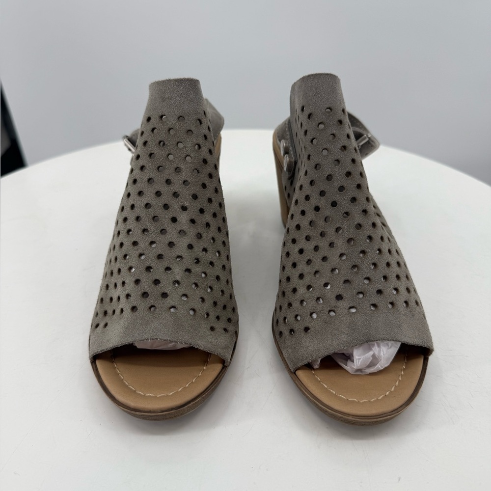 Sophia Milano Italy Grey Suede Perforated Slingback Block Heel Size Est 6-7 - Picture 12 of 13